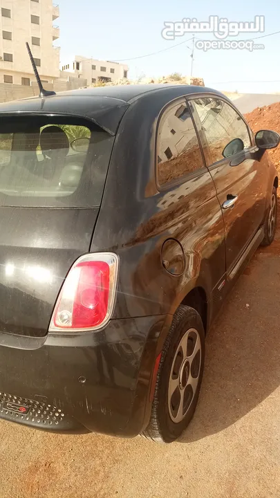فيات 500e موديل 2015 كهرباء للبيع.     بسعر لقطه