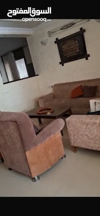 شقه شبه ارضي مفروشه للبيع مرتبه مشمسه باسكان البيدر راقي قريبه جدا عالمدارس والسوبرماركت والجامع