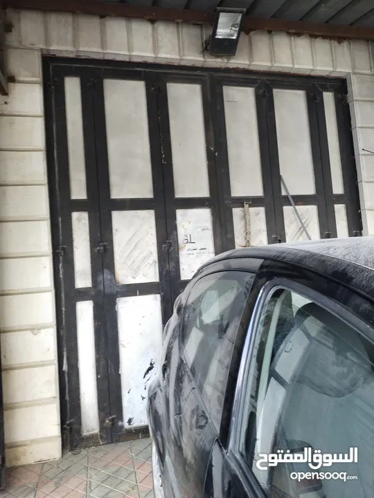 محل تجاري للبيع في مدينة حلحول على الشارع الرئيسي