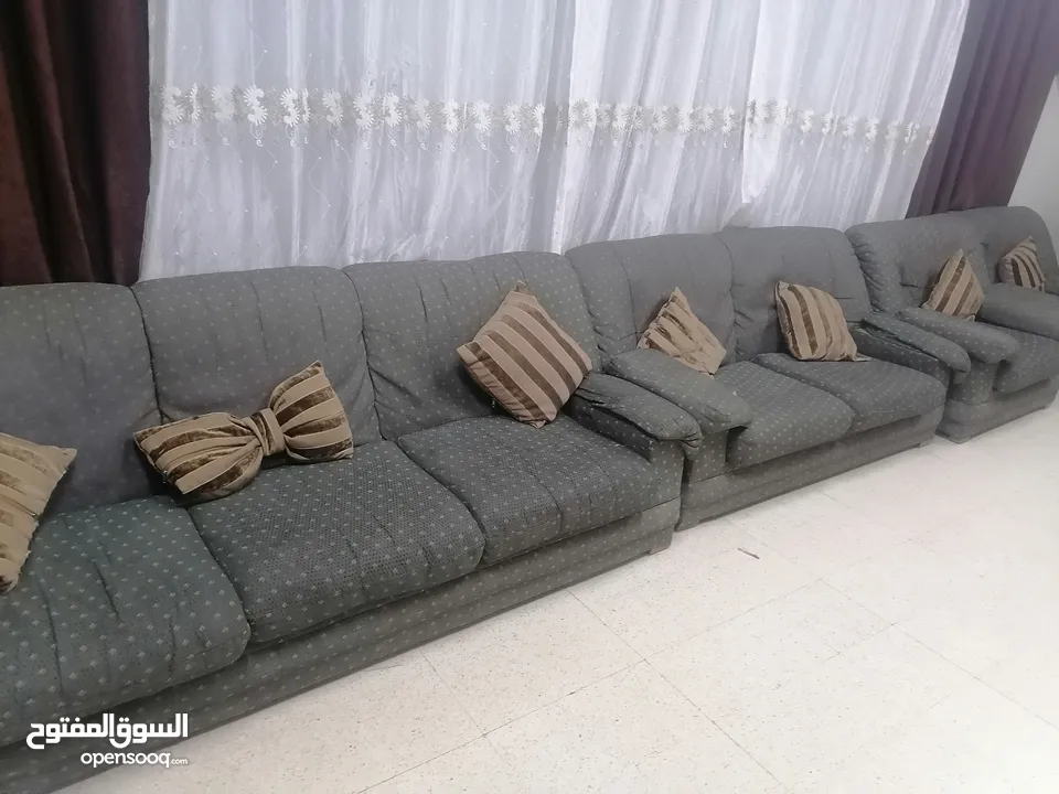 طقمين كنب للبيع بسعر مغري