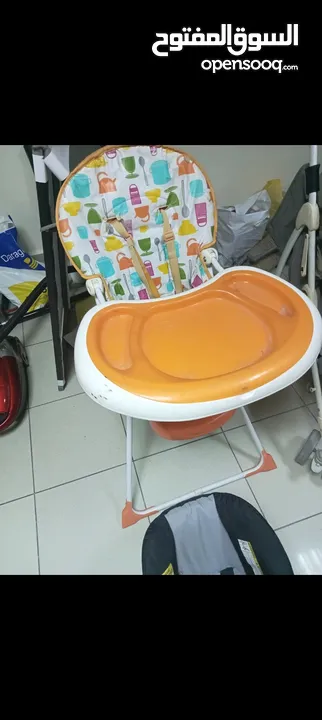عربات ومقاعد و سراير اطفال بحاله ممتازه للبيع في اربد