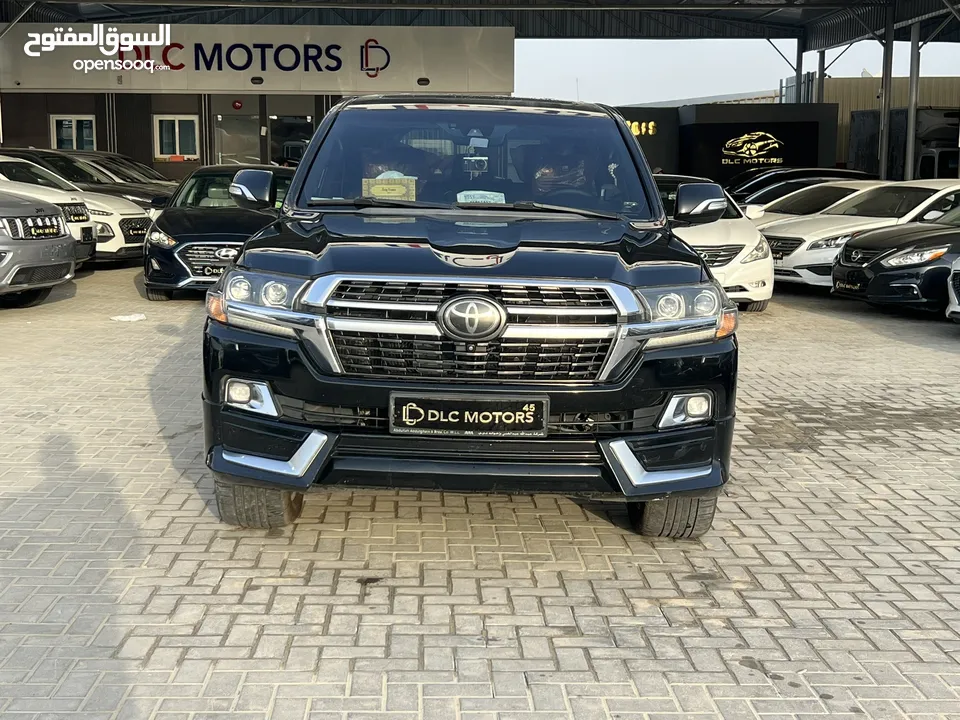 Toyota Land Cruiser VXS FULL OPTIONS GCC 2018 with excellent condition and service