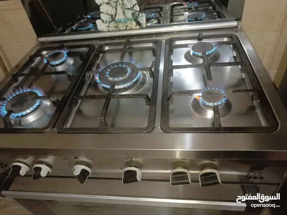غاز للبيع نيوفيرسل نظام  ديجيتال تايمر بحاله جيده جدا مقاس 90