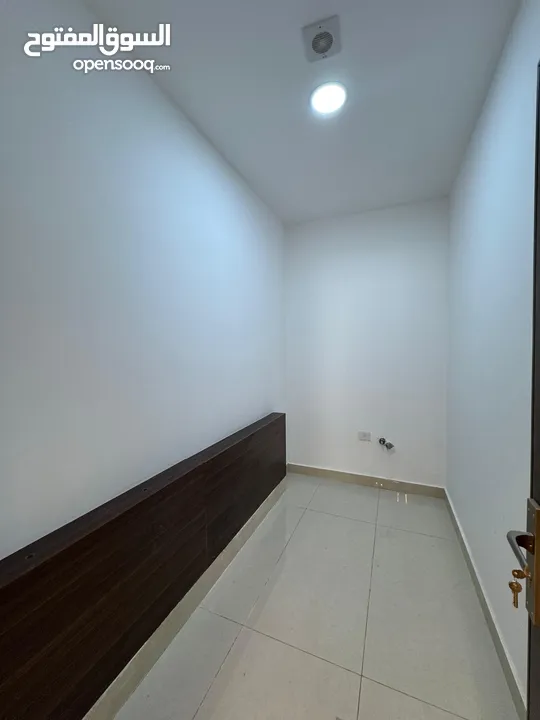 شقة لقطة للبيع شبه أرضي شارع المطار النخيل  شبه ارضي مساحة 183م وترس خارجي 170 م ومسبح خاص وكراج خاص