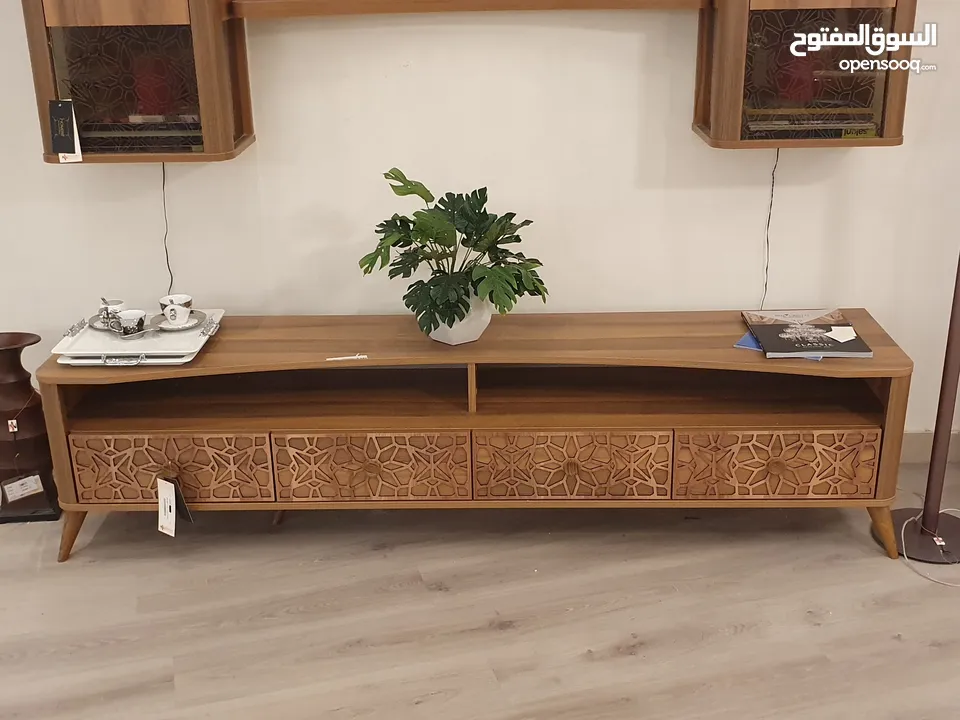 Complete TV Room Set - Like New مجموعة كاملة من غرف التلفزيون- Whatsapp Please