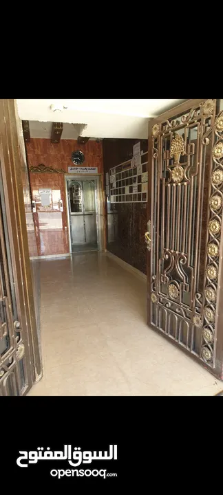 مكاتب استثمارية مؤجرة للبيع بسعر حرق