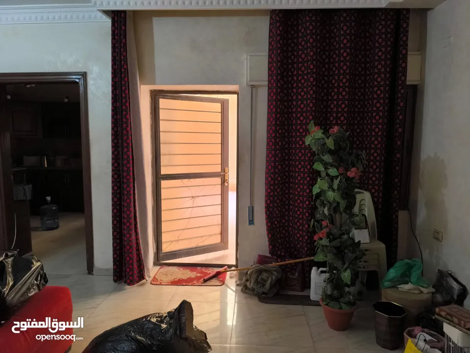 شقه سكنيه ارضيه مع حديقه