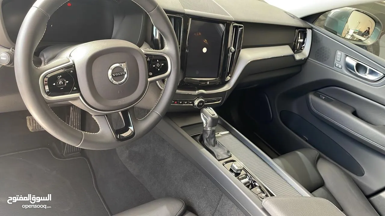 فولفو XC60 بحال الوكاله نظيف جدا-