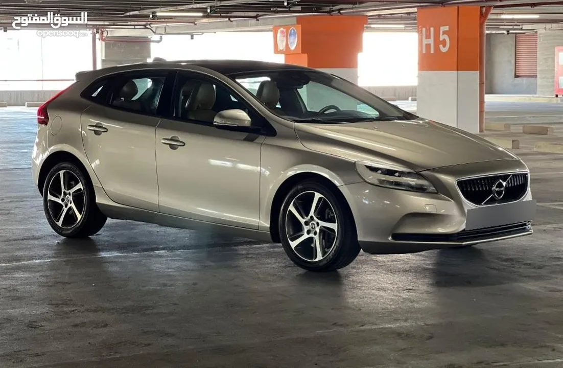 volvo V40. 217