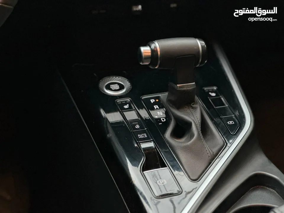 كيا نيرو لون ابيض