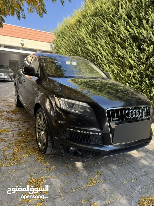 Audi Q7 in excellent condition no accidents