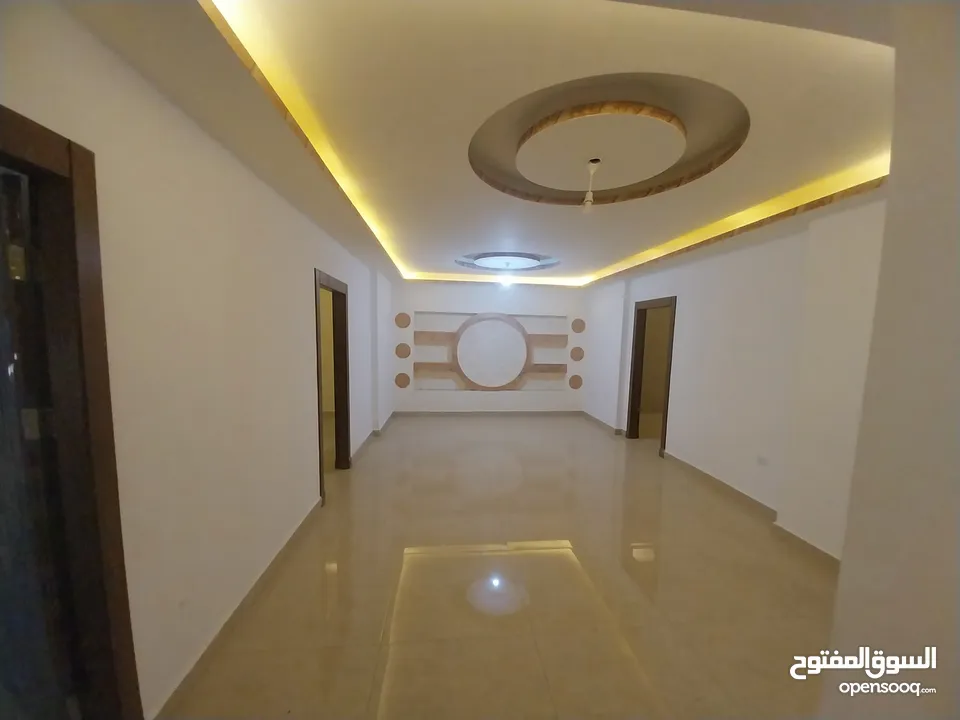 شقه ديلوكس للبيع بسعر مغري