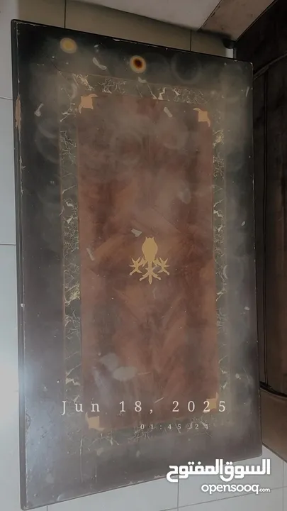 للبيع طاولة خشب