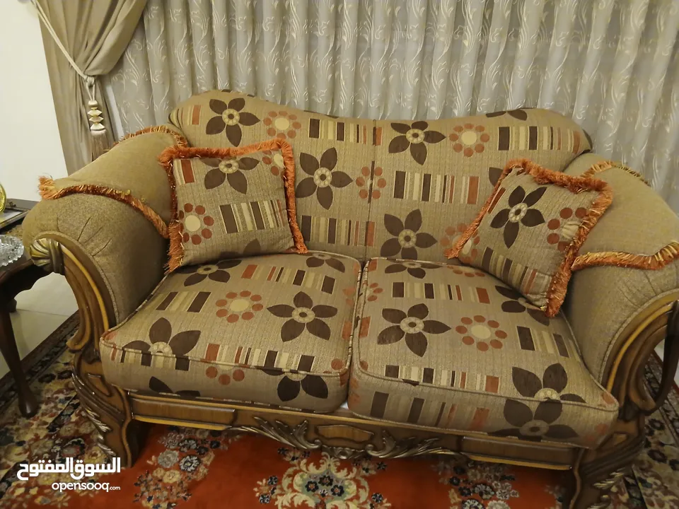 طقم كنب وطاولات