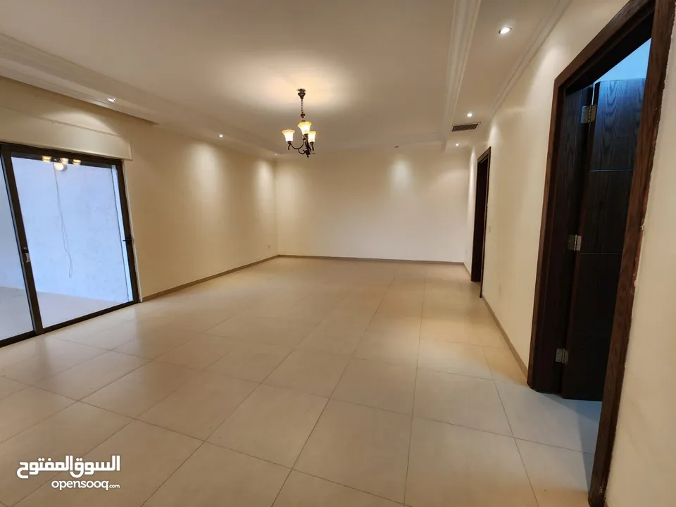 شقة دوبلكس فارغة للإيجار في عبدون - ref : 14462