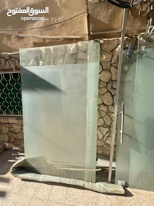 واجهة سيكوريت مع اكسسواراته سكة والايادي والزرافيل
