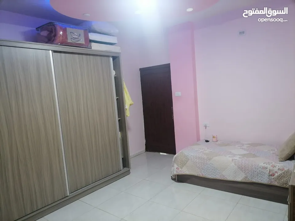 شقة شبه ارضي سوبر ديلوكس مجددة بالكامل للبيع