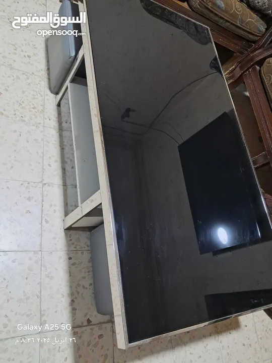 طاولة وسط زجاج سيكوريت معها مقاعد تنين سكني للبيع