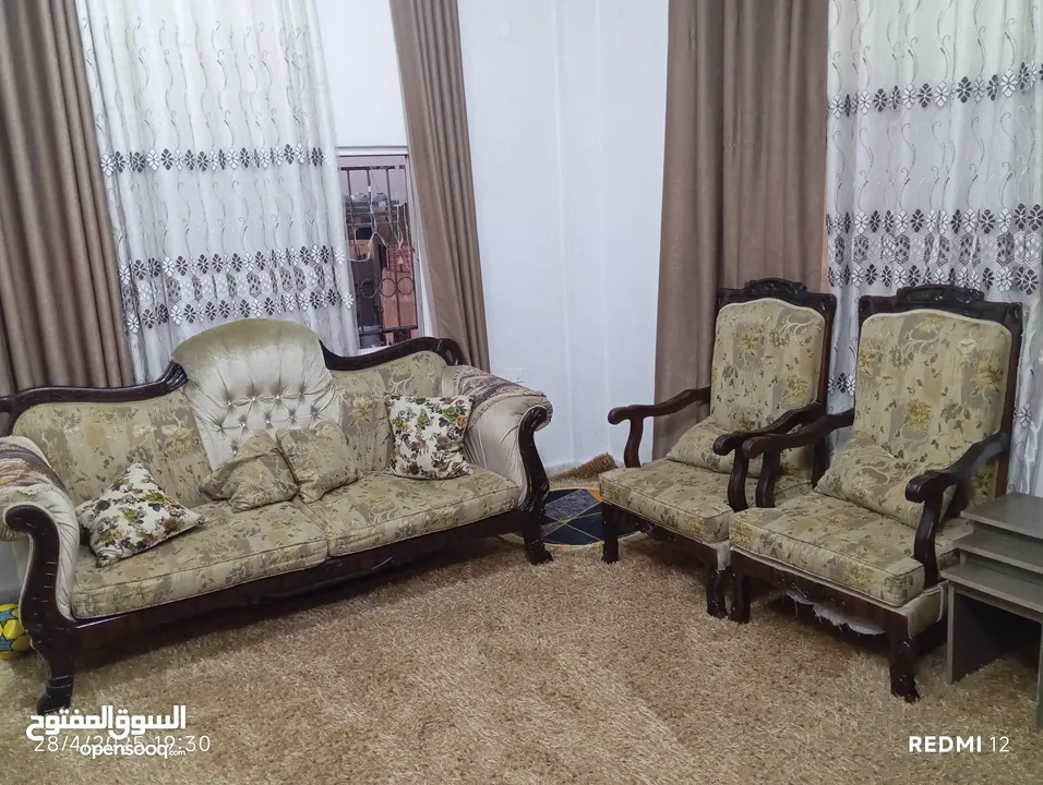 طقم كنب خشب زان مصري للبيع بحالة جيدة