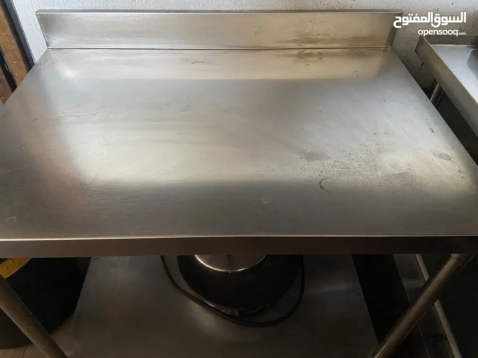 عدة مطعم للبيع