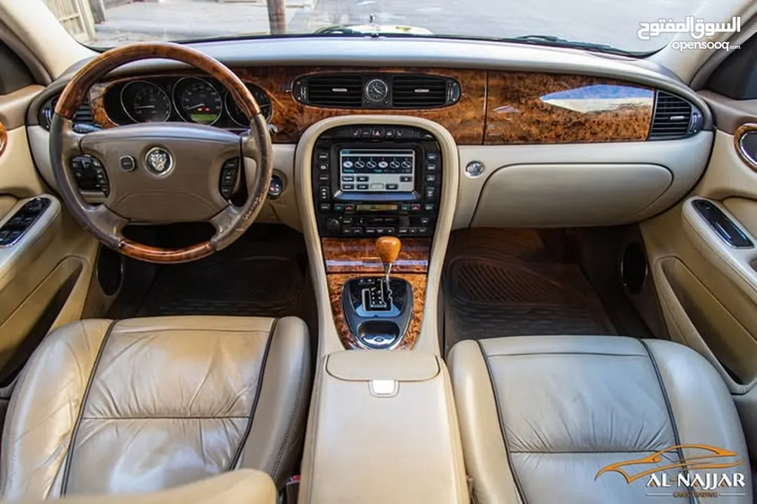 Jaguar Xj8 2005  السيارة مميزة جدا