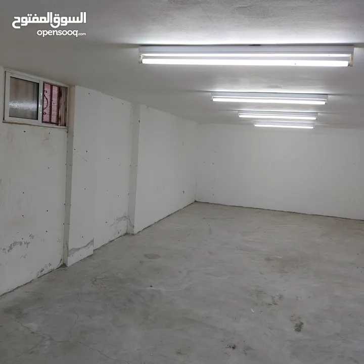 مستودع أرضي مساحة 39 بسعر خيالي