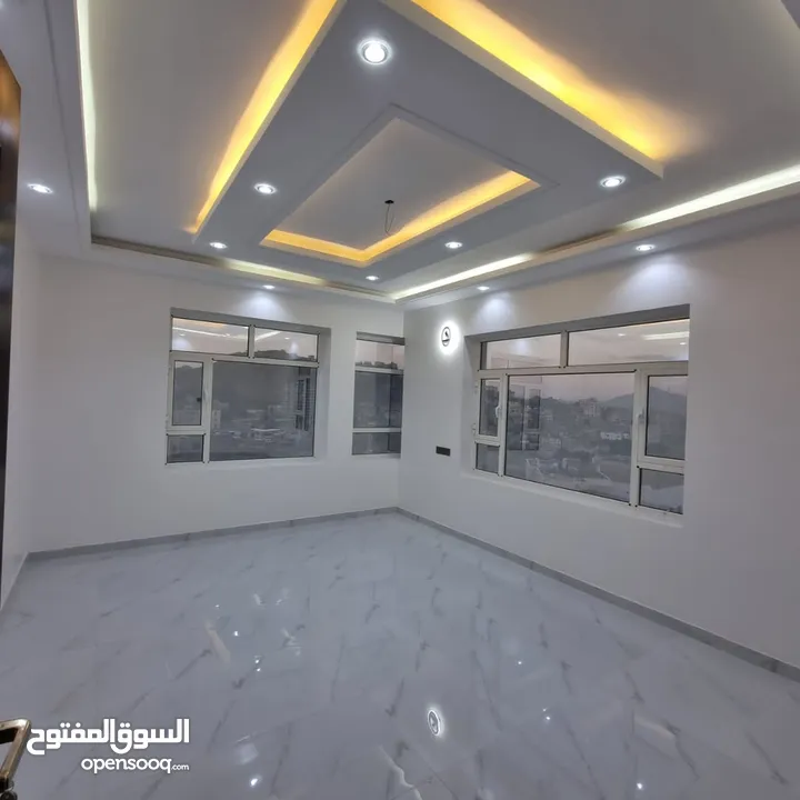 شقة للبيع في صنعاء حدة قريب صالة القصر جاهزة للسكن نظام 6 غرف