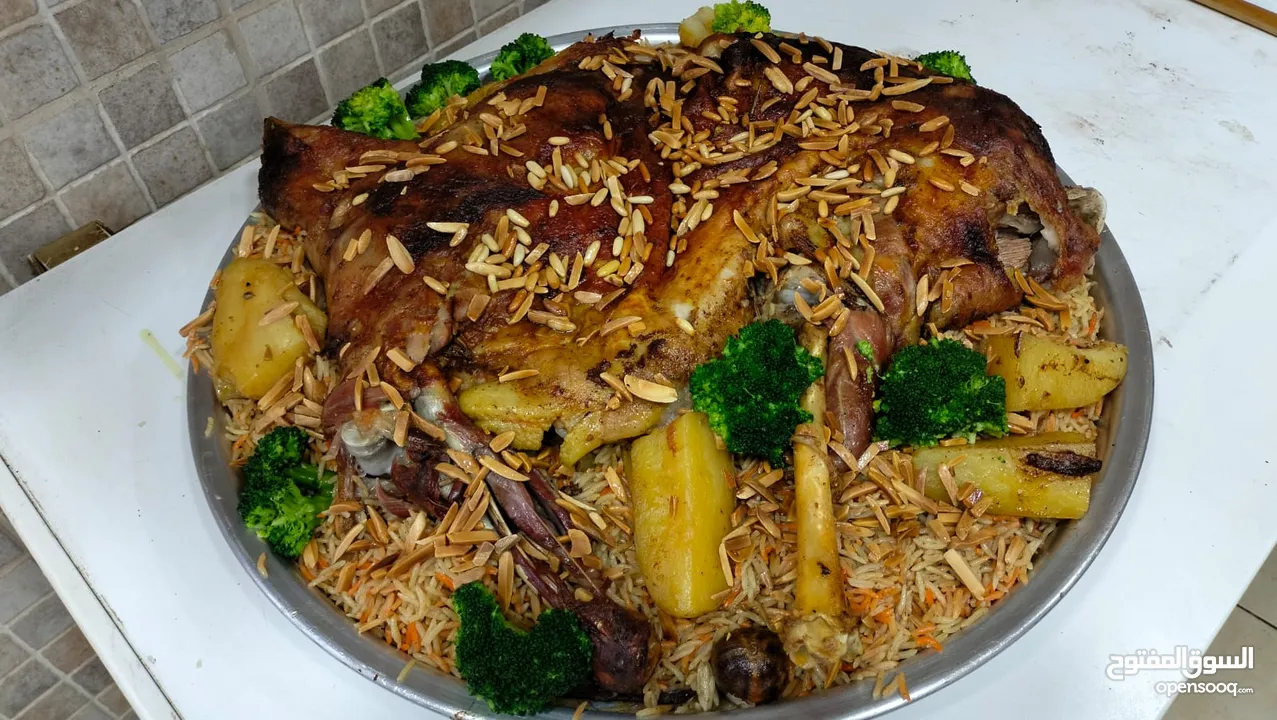 شيف شرقي وغربي وسلطات ابحث عن عمل خبرة في الاكل العربي والغربي والسلطات خبره اكثر من 15سنه