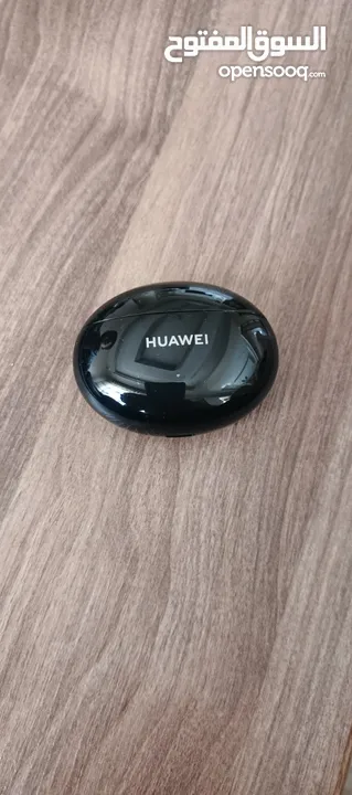ساعة وسماعة huawei الاصليه لون اسود huawei smart watch gt 2 huawei freebuds 4i