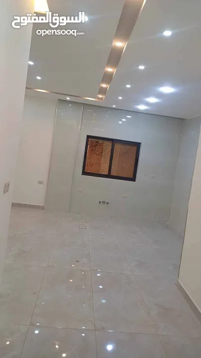 شقه جاهزة للبيع بناء جديد لم تسكن من قبل.