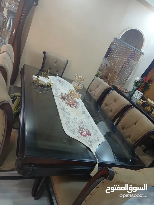 طاولة سفره 8 كراسي للبيع  توب نظافه
