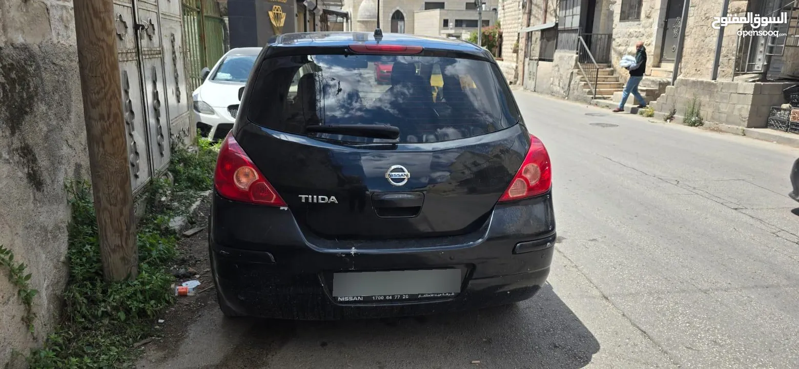 نيسان 2012