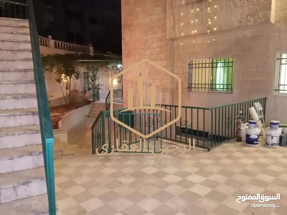 شقة / للايجار / دوبلكس / مع حديقة / الجاردنز