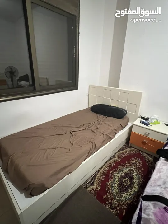 غرفة نوم مستعملة بحالة الوكالة
