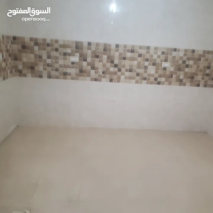 3 شقق باقي من المشروع السلط منطقة اسكان المهندسين شقق سوبر ديلوكس شبه ارضي موقع ممتاز أبراج البلقأ
