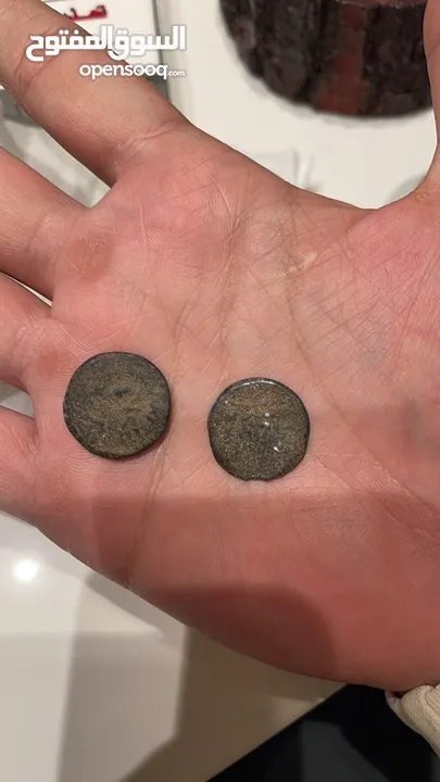 عملتين قديمات المعنيين