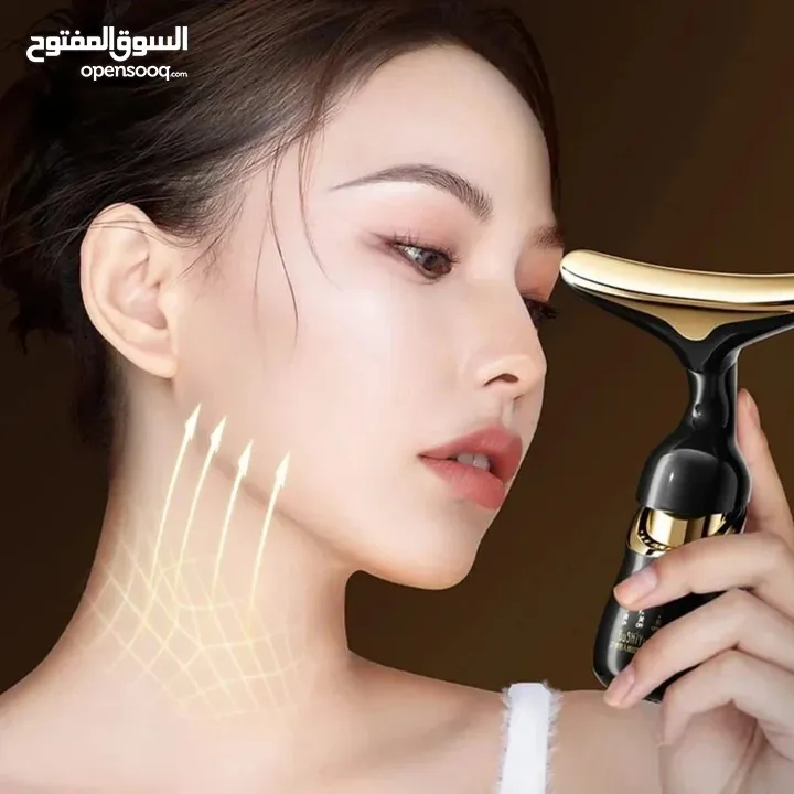 مع جهاز مساج الوجه 3×1  3 رؤوس متعددة للتدليك المثالي للوجه والرقبة جهاز واحد لروتين يومي .
