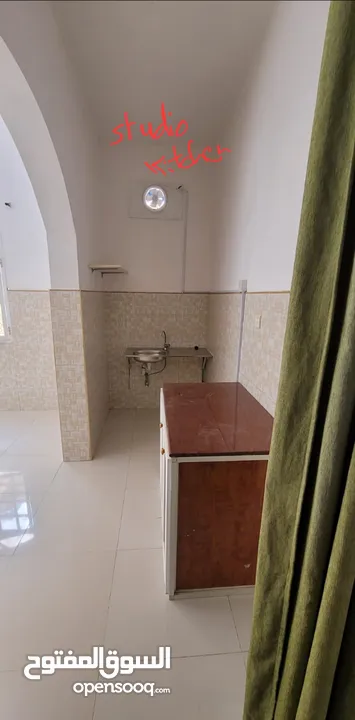 أستوديو بمدخل خاص بالعذيبة موقع متميز من البحر و18 نوفمبر Studio with private entrance"Aziba"18th st