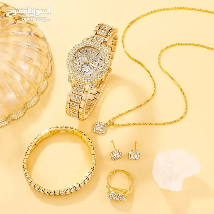 Quartz watch with jewelry set