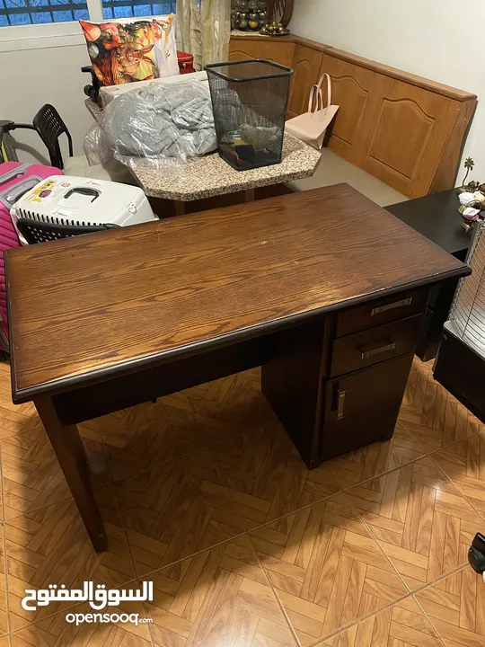 مكتب للدراسة و العمل حجم 109x61cm للبيع