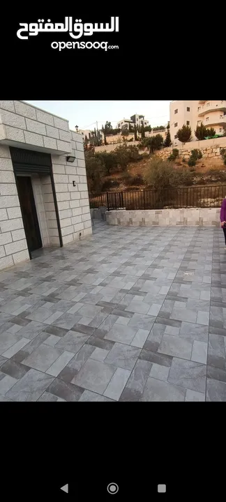بيت جديد غير مسكون مكون من ثلاث طوابق في المزرعه الغربية بالقرب من شركة النزيه للبلاط منطقه هادئه