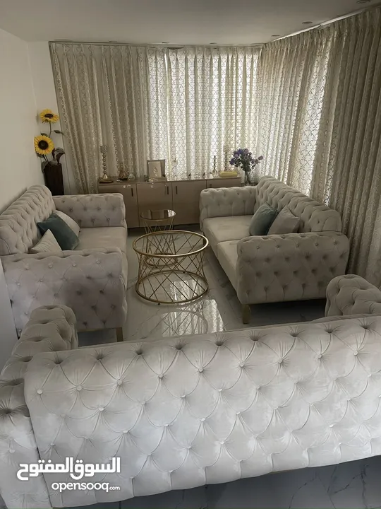 3 طقوم كنب + طاولات تلفزيون + طاولات وسط وجانبياتcoffee tables + 3 couch sets