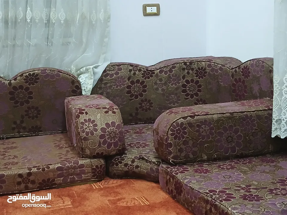 فراش مستخدم نهدي جميل ومريح