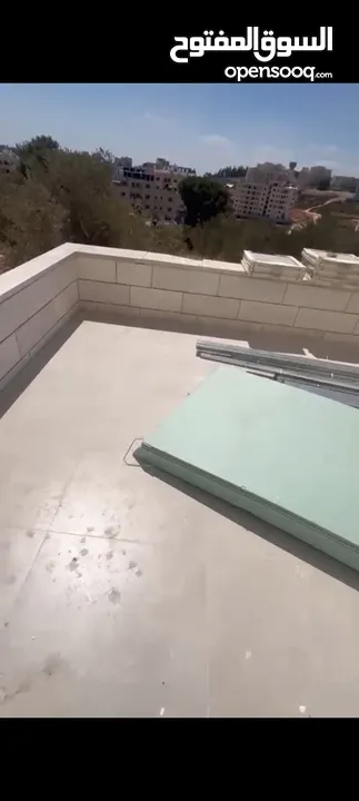 شقه عظم للبيع في منطقه بتونيا عظم طابق اول فوق الشارع مساحه 150متر