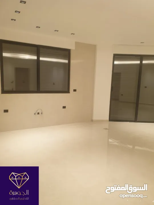طابق اخير مع روف دوبلكس فاخر لم يسكن لقطه وبسعر مغري جدا عرض خاص أرقى مناطق خلدا وام السماق