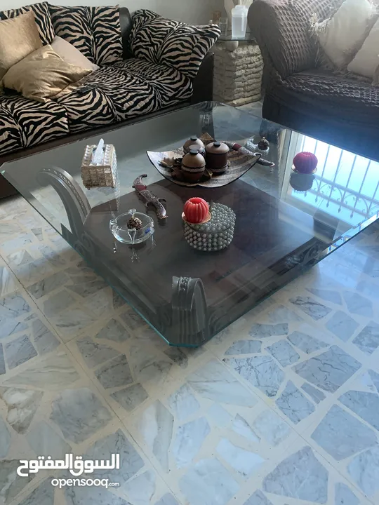 طاوله وسطيه خشب بلوط للبيع بحاله جيده