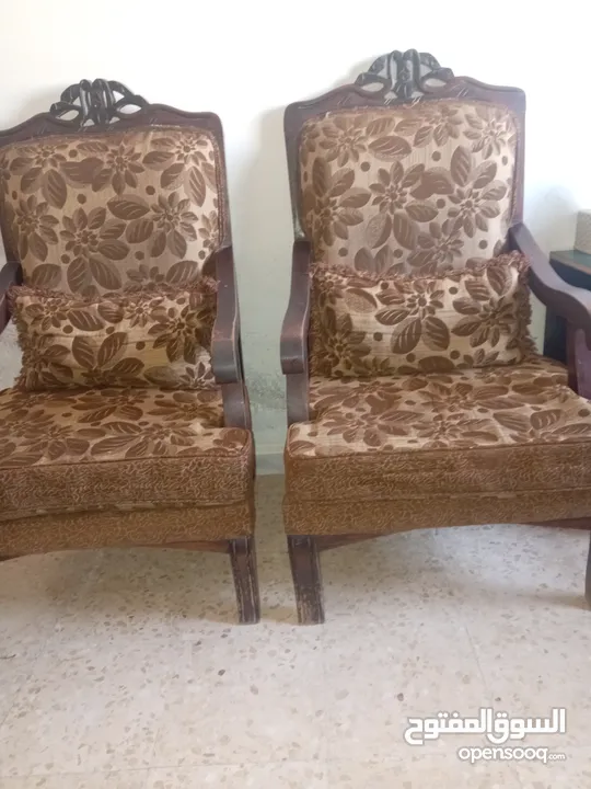 طقم كنب بحاله جيده للبيع