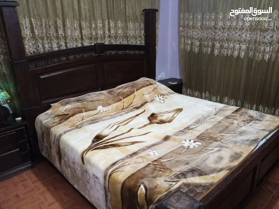 ..تخت مع فرشه ..كراسي بار زان..6 كراسي زان مع طاوله زان