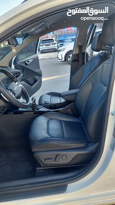 كيا نيرو هايبرد كامل الإضافات بدون فتحه سقف 2023 .