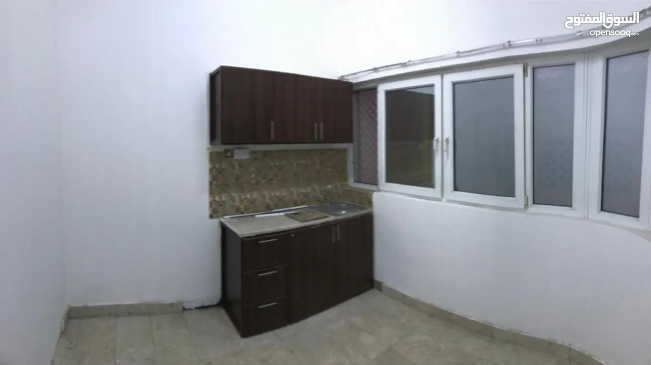 استوديو كبير بالعذيبة للايجار Large studio in Azaiba for rent